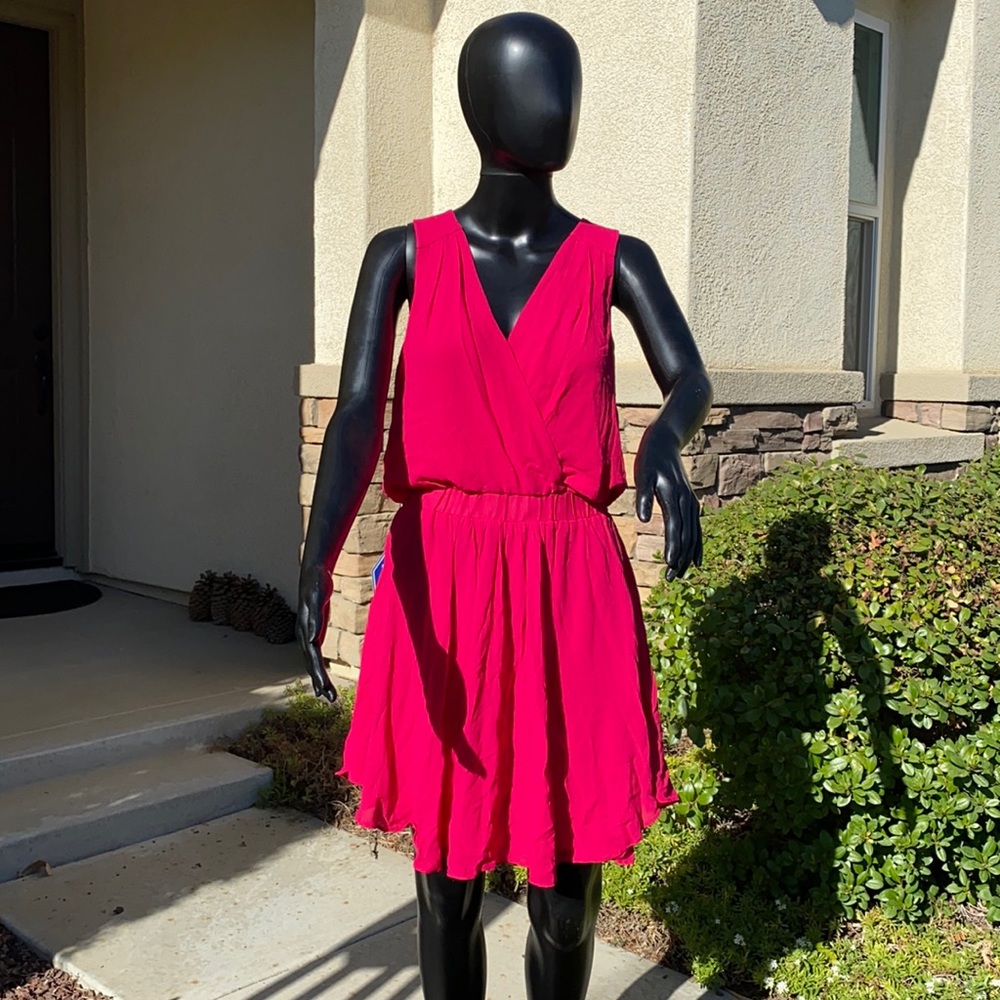 Fuschia Taylor sleeveless cocktail dress